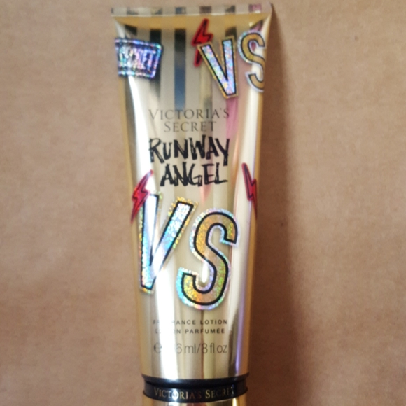 3 Victoria's secret l o t i o n 236 m l each - Picture 2 of 7